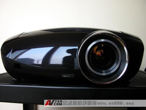 ����HC7000ȫ����1080p��ͥӰԺͶӰ�C(j��)