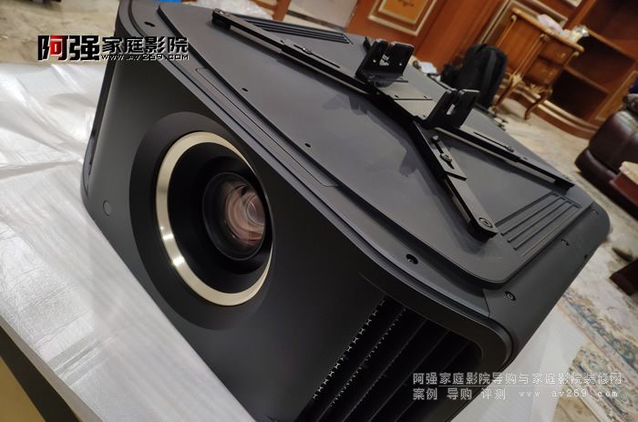 ��Ʒ4K������ͶӰ�C JVC N8BC���ð����ʬF(xi��n)