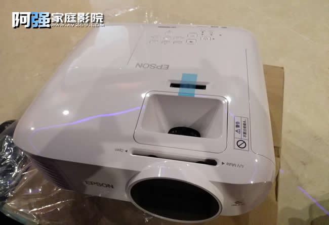 ������CH-TW5400����ͶӰ�C(j��) ���^���s���܏�(qi��ng)�� ���ԃr��ͶӰ�C(j��)