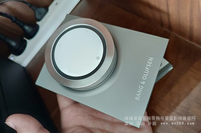 BeoSound Essence Remote�b���������O��